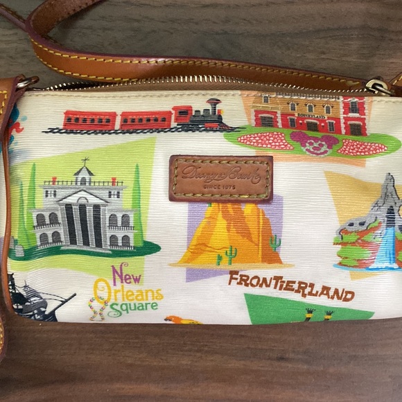 Dooney and bourke Disney land resort retro strap mini barrel - Picture 2 of 10